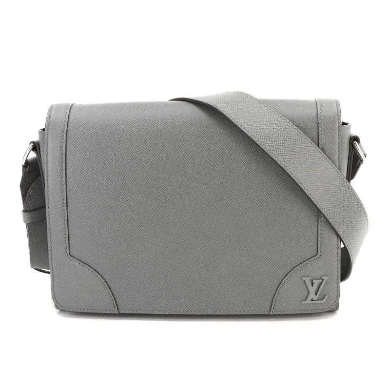 Louis Vuitton Taiga Leather Shoulder Bag (Pre-Owned)