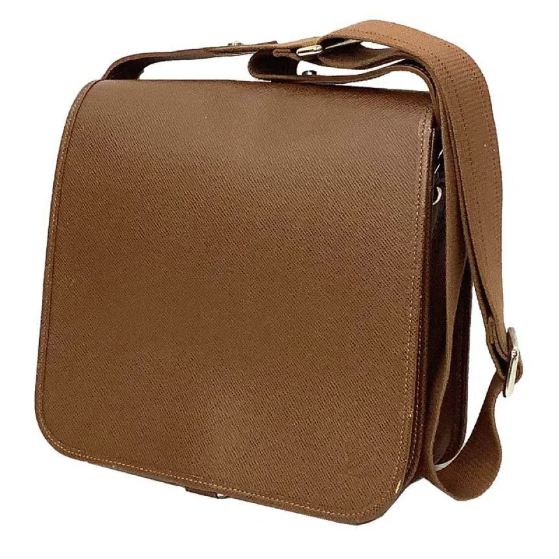 Louis Vuitton Taiga Leather Shoulder Bag (Pre-Owned)